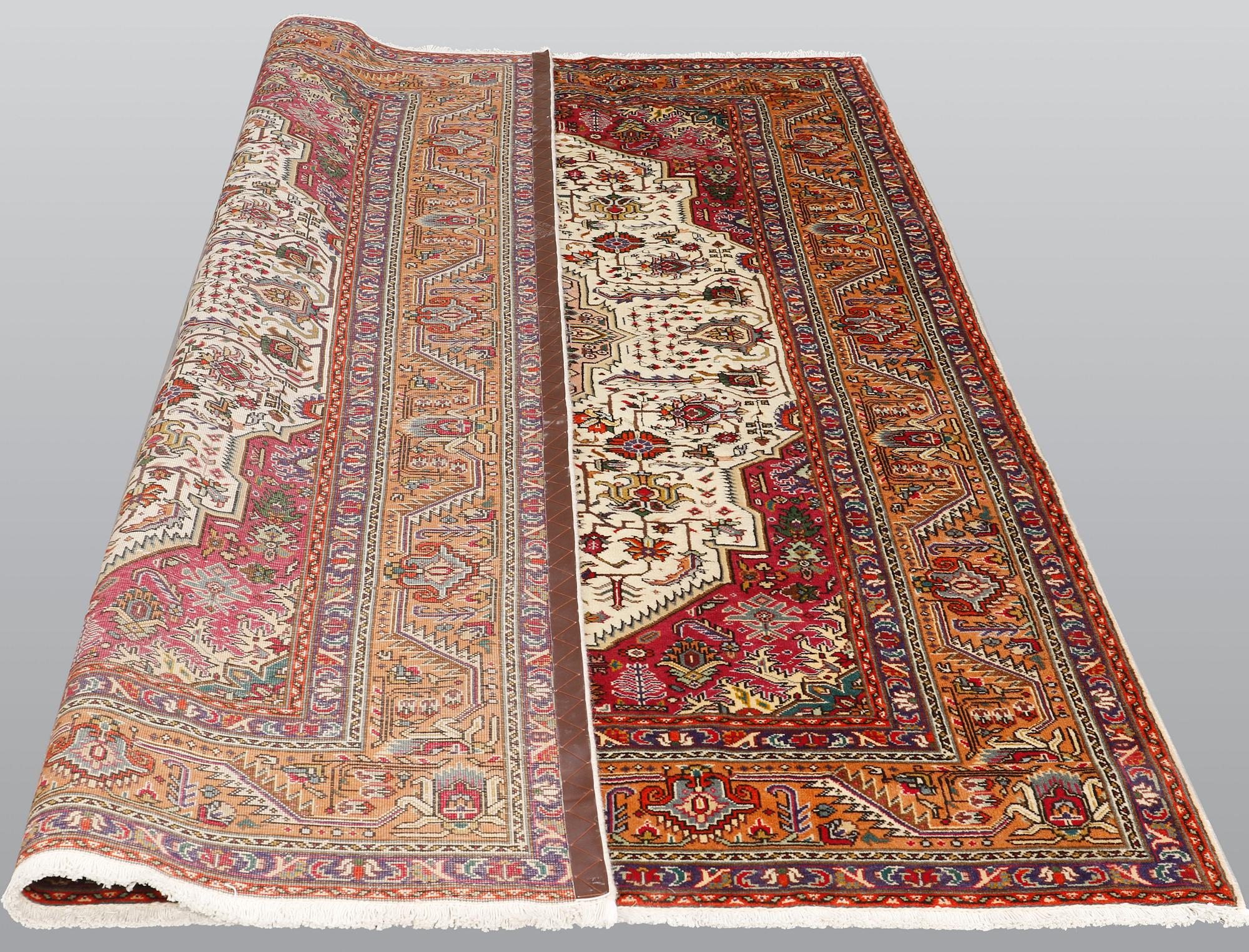 A carpet, Tabriz, ca 300 x 202 cm.
