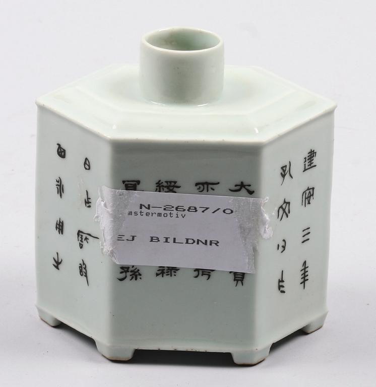 TEDOSOR, 2 st. Porslin. Kina.