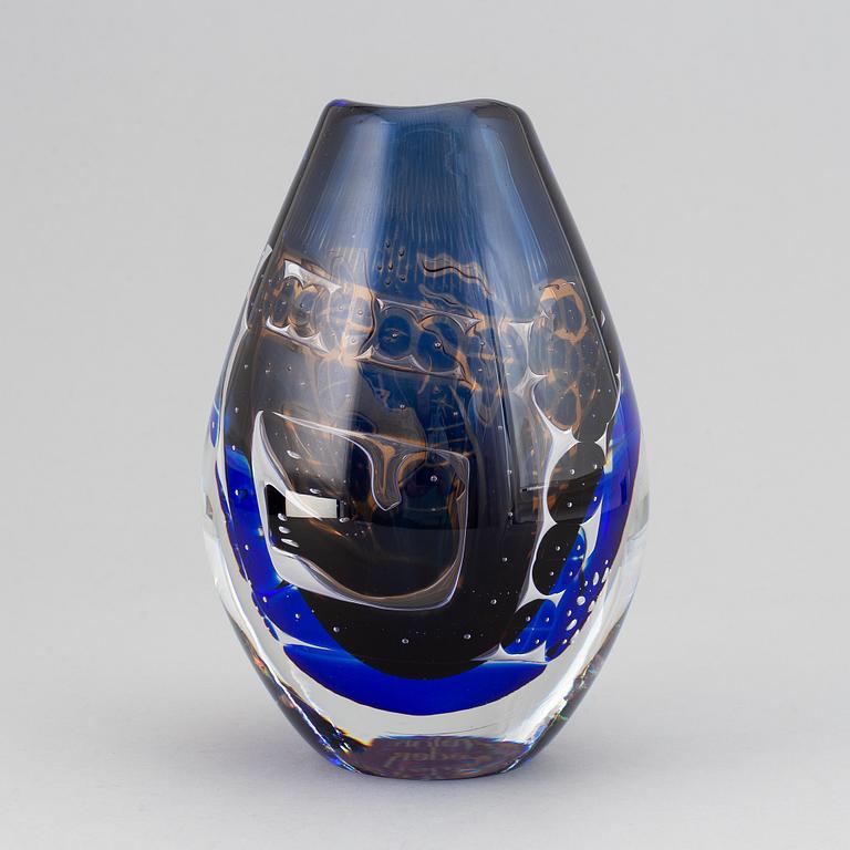 Edvin Öhrström, vase, glass, Ariel, "Flickan och Duvan", Orrefors.