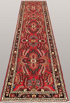 A runner, Hamadan, ca 376 x 86 cm.