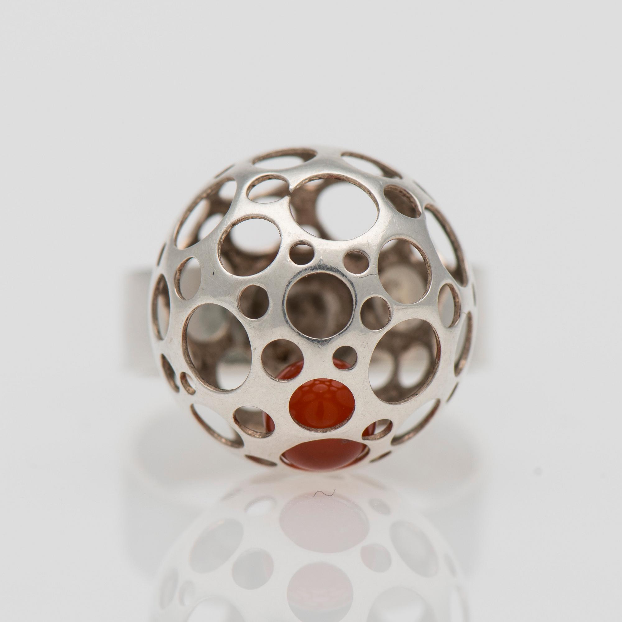 RING, sterlingsilver, Liisa Vitali, N.Westerback, Helsingfors, 1974. Vikt 3,0 g.