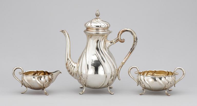 KAFFESERVIS, 3 delar, silver, rokokostil, Christian F. Heise, Köpenhamn, Danmark, 1920. Totalvikt 1025.