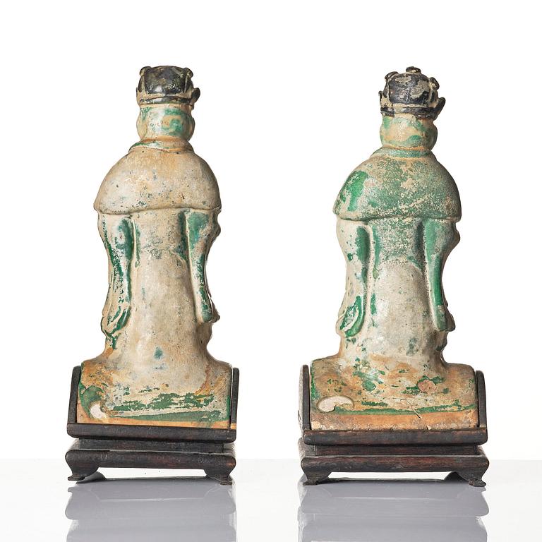 A pair of green and yellow glazed roof tiles figures, Ming dynasty (1368-1644).