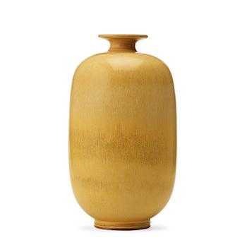 180. Berndt Friberg, a yellow glazed stoneware vase, Gustavsberg studio 1973.