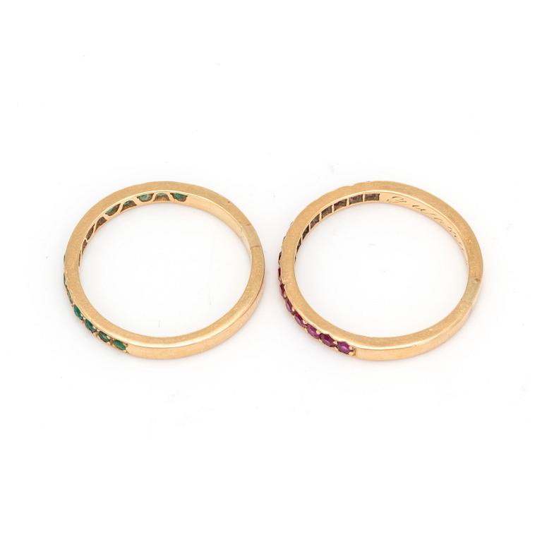 Two 18K gold rings set with faceted rubies and emeralds.