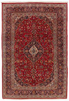 A carpet, Kashan, ca 355 x 245 cm.