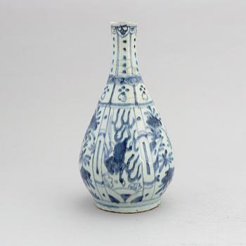 A Chinese blue and white kraak porcelain 'flying horse' bottle vase, Ming dynasty, Wanli (1572-1620).