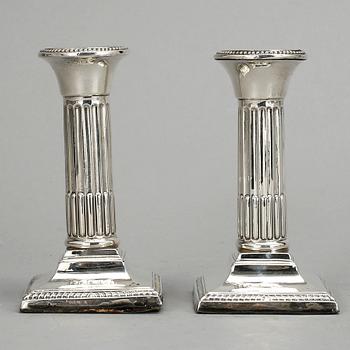 LJUSSTAKAR, ett par, silver, gustaviansk stil, Williams Birmingham Ltd, Birmingham, England, 1910.