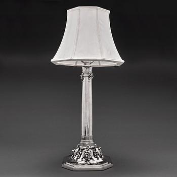 134. Evald Nielsen, bordslampa, Köpenhamn 1927, 830/1000 silver.