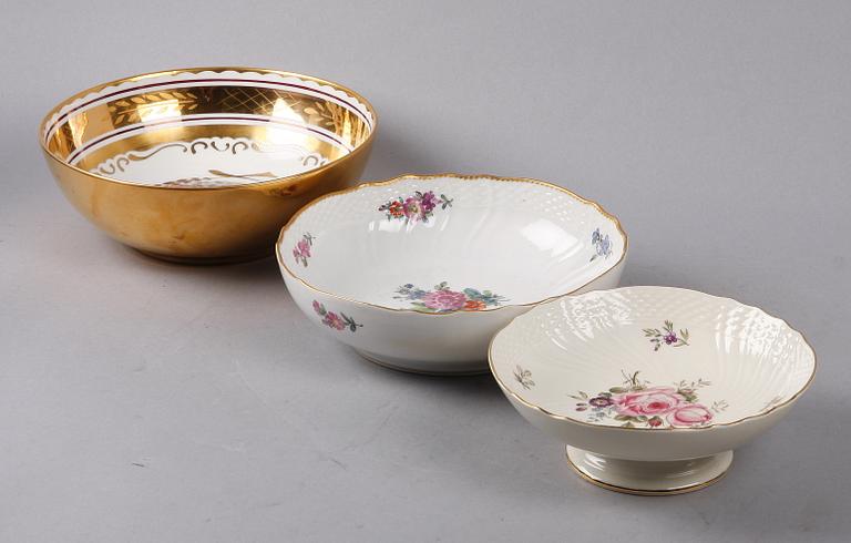 SKÅLAR, 3 st, porslin, bl.a Royal Copenhagen.