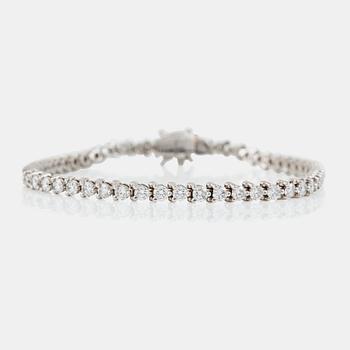 1175. ARMBAND, Tiffany & Co, med briljant-och navetteslipade diamanter, ca 5 ct totalt.