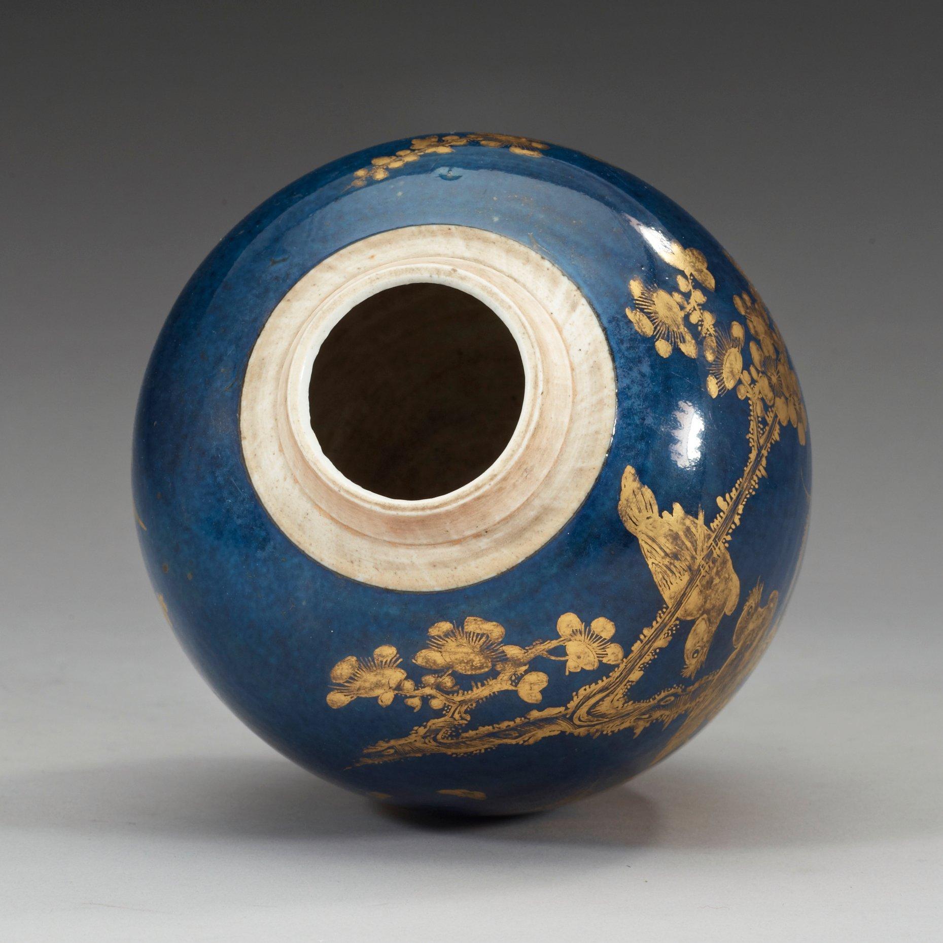 URNA, porslin. Qing dynastin, Qianlong (1736-95).