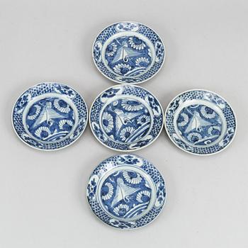 A set of five blue and white dishes, Ming dynasty (1368-1644).