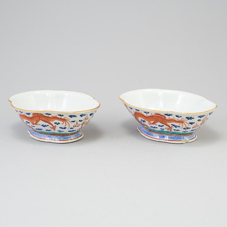Two chinese famille rose footed dishes. Qing dynasty, Tongzhi mark and period (1862-1874).