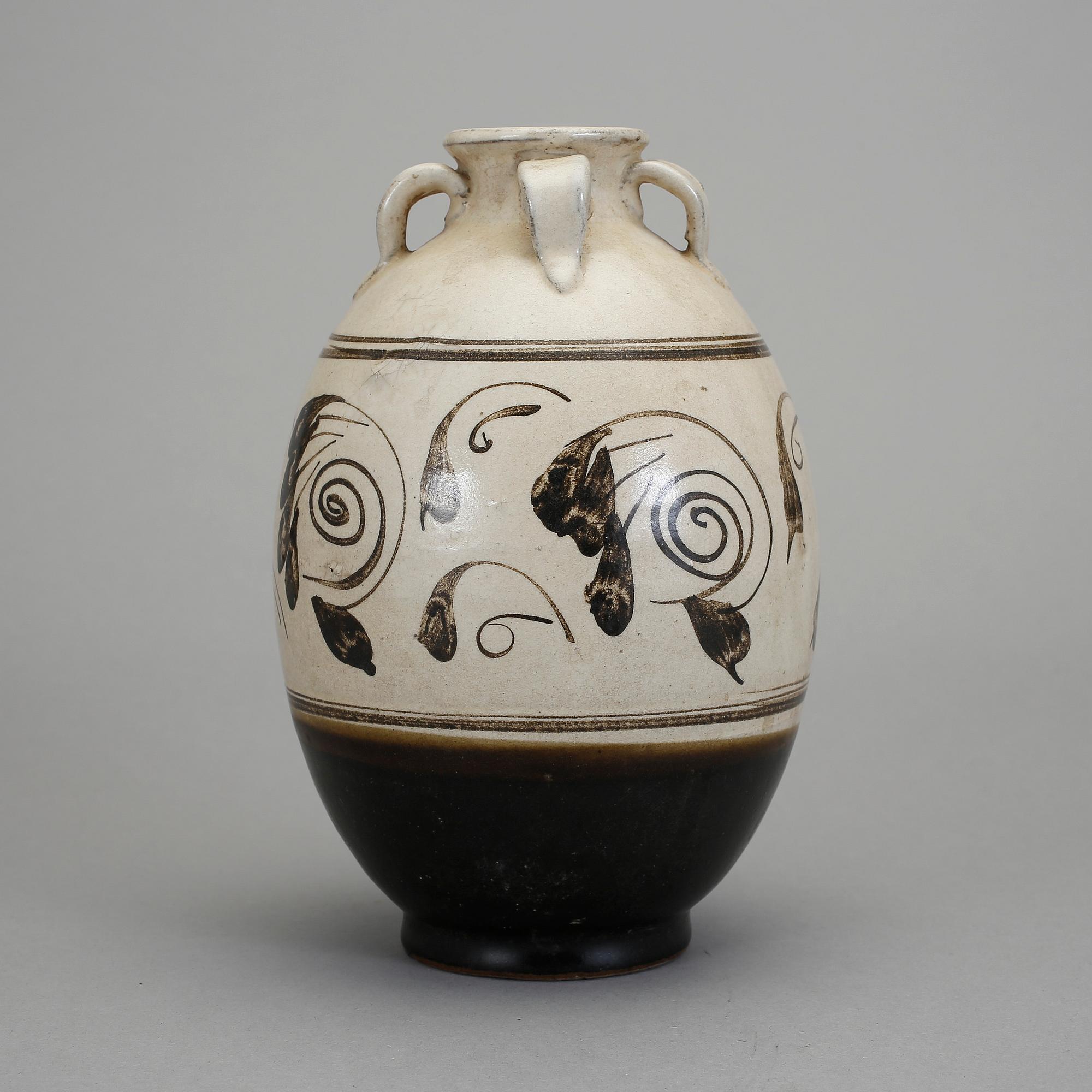 URNA, lergods, Kina, 1900-tal.