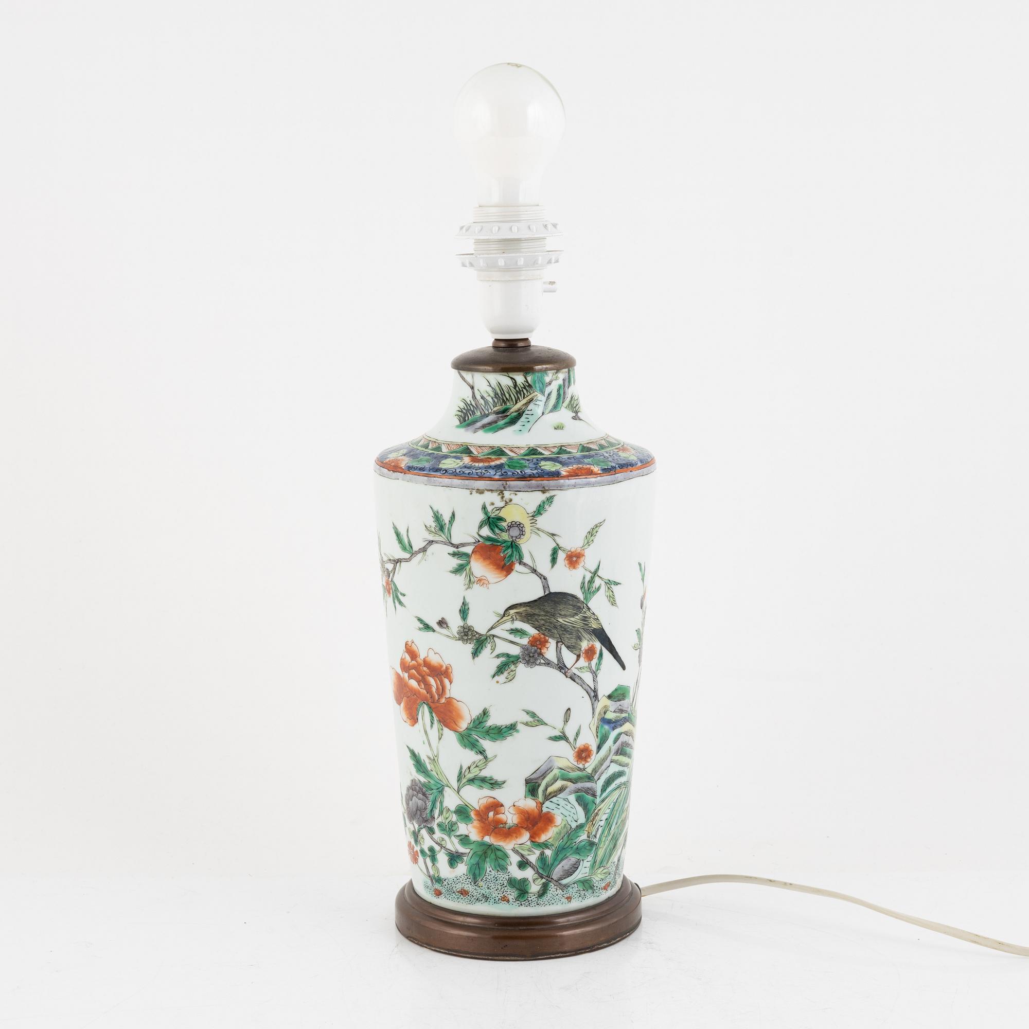 Bordslampa, porslin, Kina, 1900-tal.