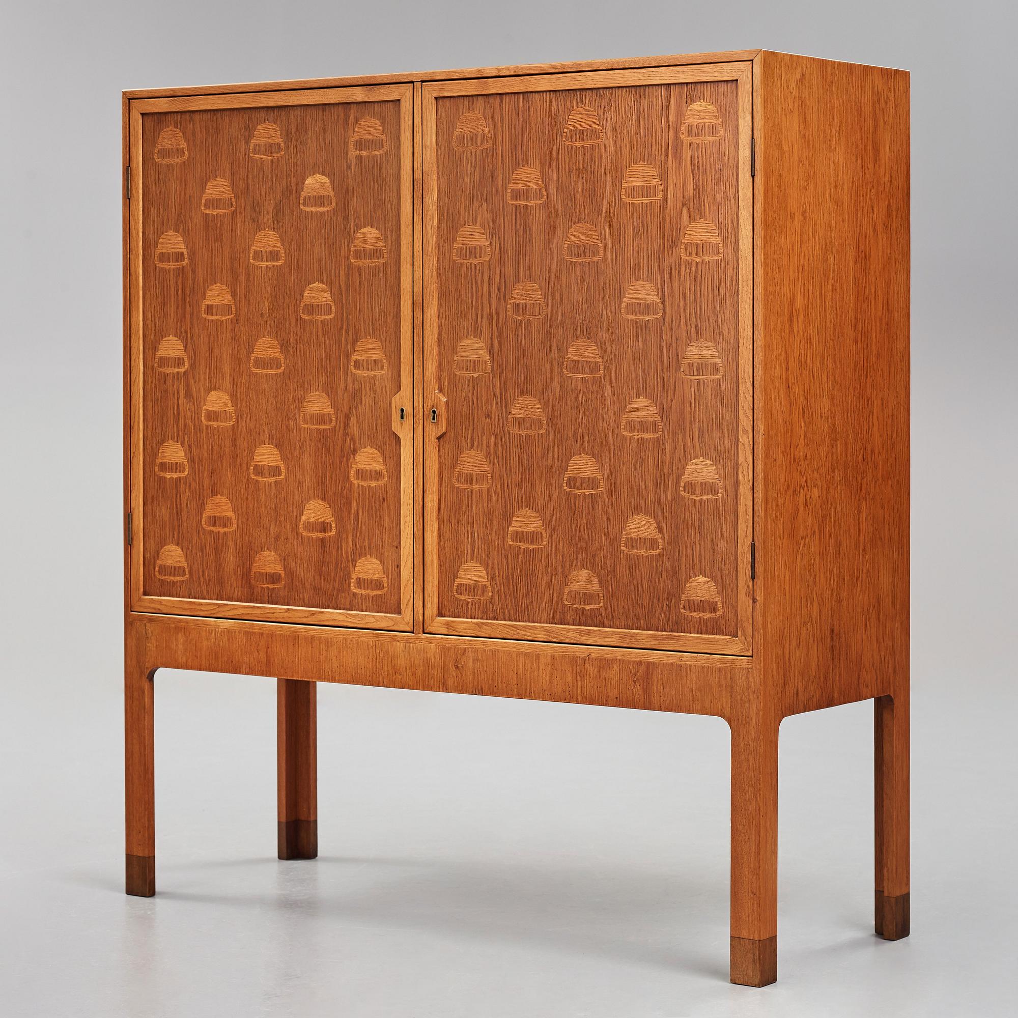 HANS J WEGNER, "Ekollon", skåp, Mikael Lauersen, Danmark 1940-tal.