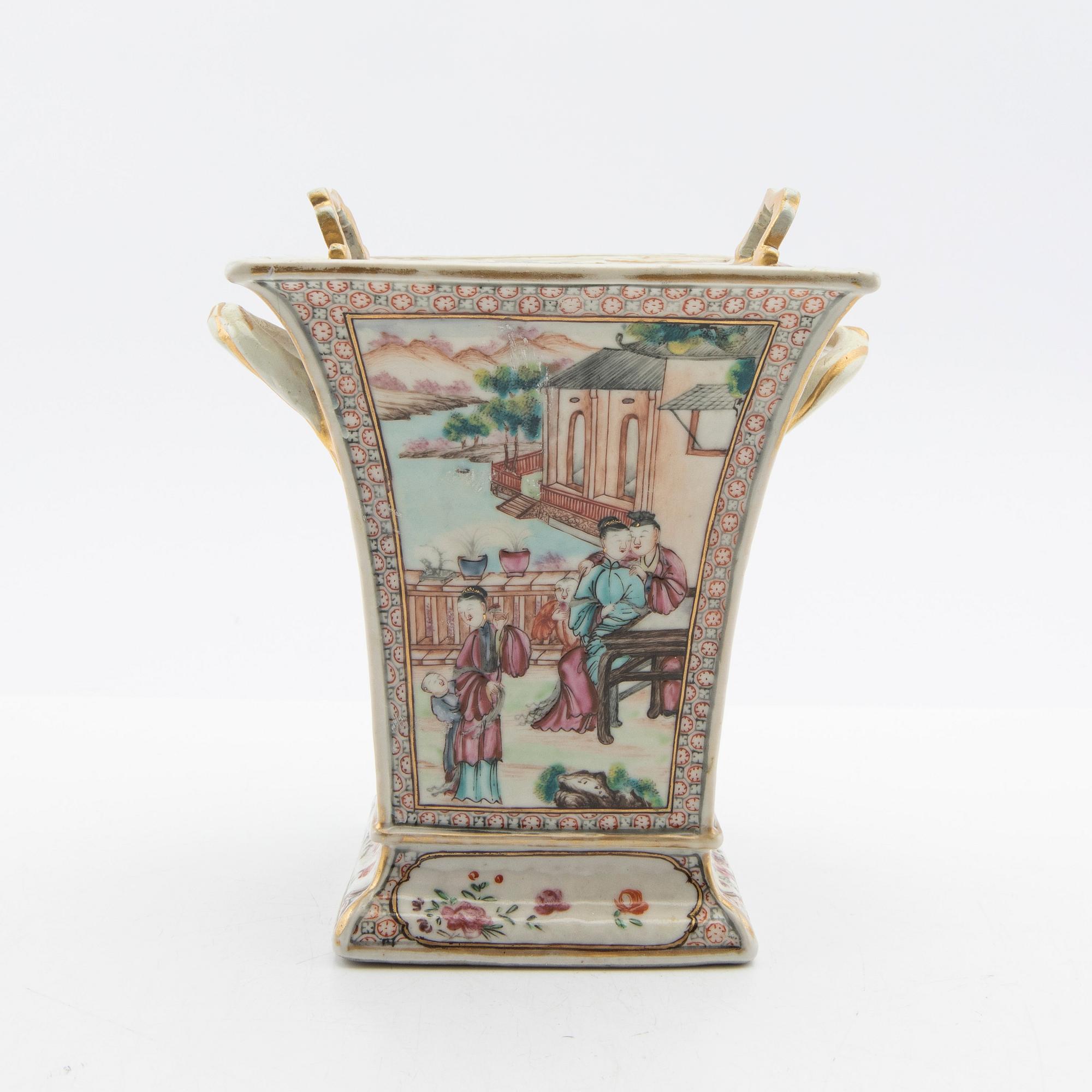 Tulip vase with insert, company porcelain. Qing dynasty, Qianlong (1736-95).