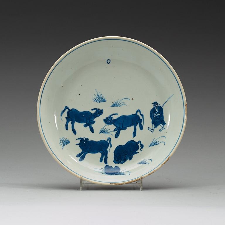 TALLRIKAR, tre stycken, porslin. Ming dynastin, Tianqi/Chongzhen 1600-tal.