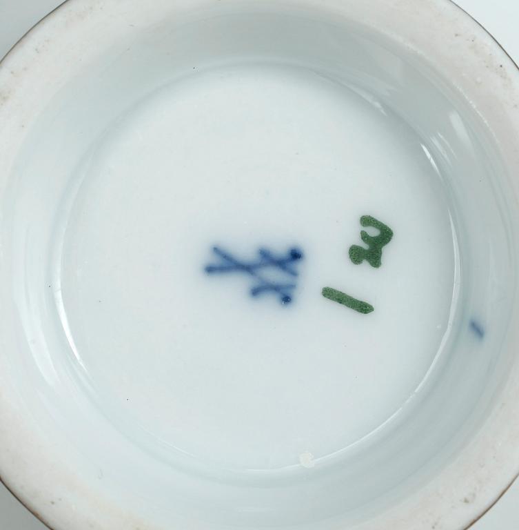 SERVIS, 12+4 delar, porslin, Meissen liknande märkning, 1800-tal.