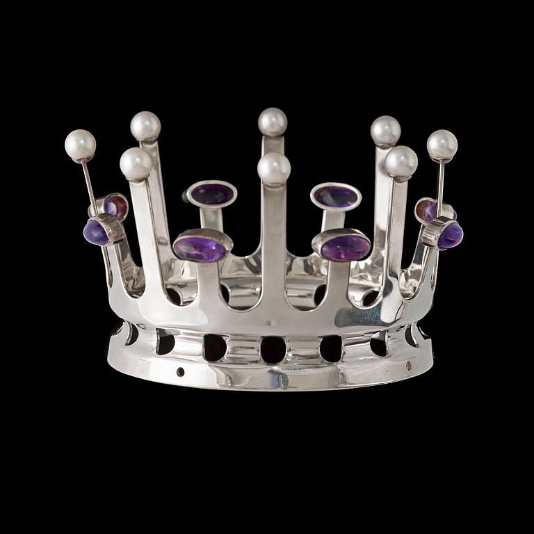 A wedding crown with pearl and amethists.