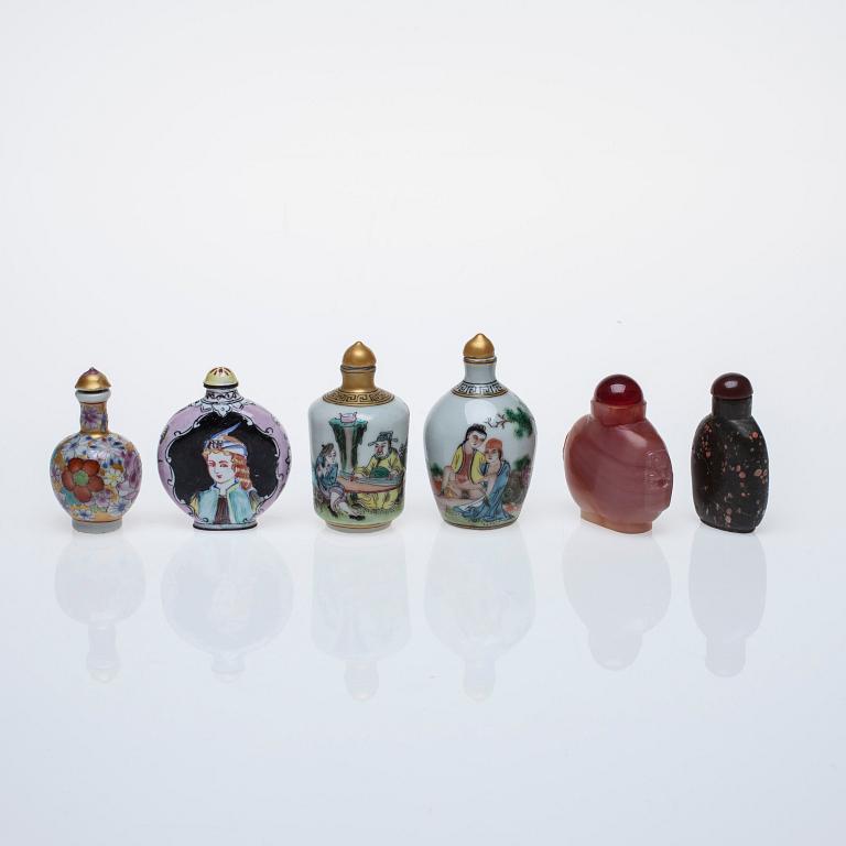 SNUSFLASKOR, 6 st, porslin, sten och glas. Kina 1900-talets slut.