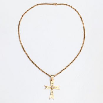 Necklace, cross, 18K/14K gold with diamonds totaling approx. 0.55 ct, Finland 1971/2007.
