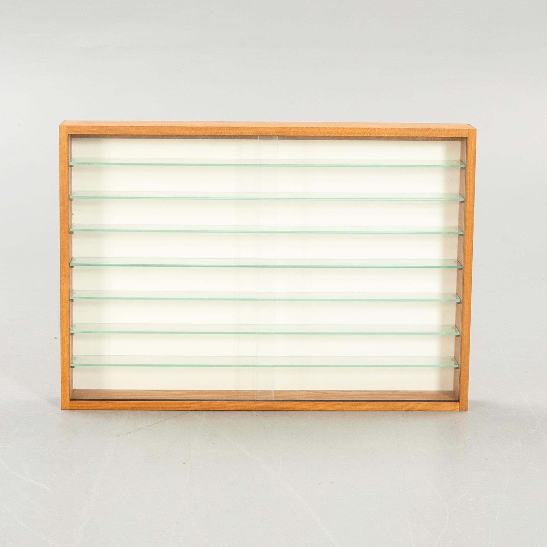 Display cabinet, modern manufacture, Collector Höganäs.