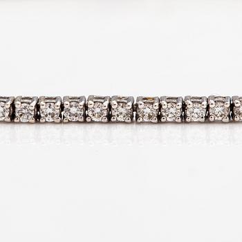 An 18K white gold tennis bracleet with diamonds ca. 2.20 ct in total.