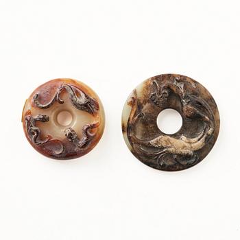 A group of carved nephrite and jade ornaments, China, Qing dynasty and older. (8 pieces).