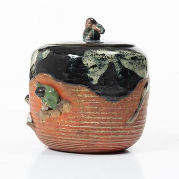 Burk med lock, kopp och två skålfat, stengods, 'sumida ware'. Japan, 1900-tal.