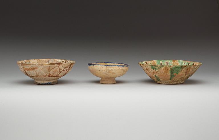 BOWLS, 3 pieces. Diameter 22,7, 20,5 and 14 cm. Iran.