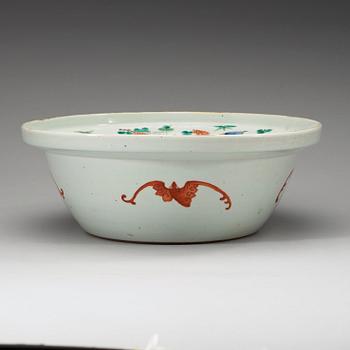 A large famille rose butterfly basin, Qing dynasty, 19th Century.