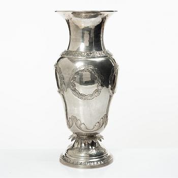 Lale Silverware & Co Ltd, a decorative vase, sterling silver, Istanbul, Turkey 20th century.