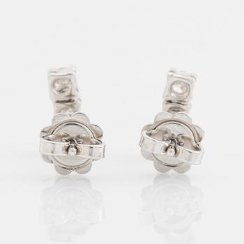 Brilliant cut diamond earrings, total ca 0,52 ct.