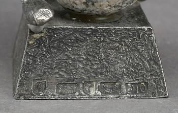 HENRY GUSTAFSSON, skulptur, "Lyftet", tenn och sten, 1980.