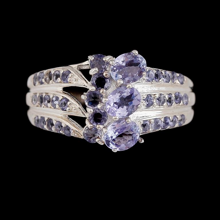 RING, sterlingsilver, blå tazaniter tot ca 1.00 ct.