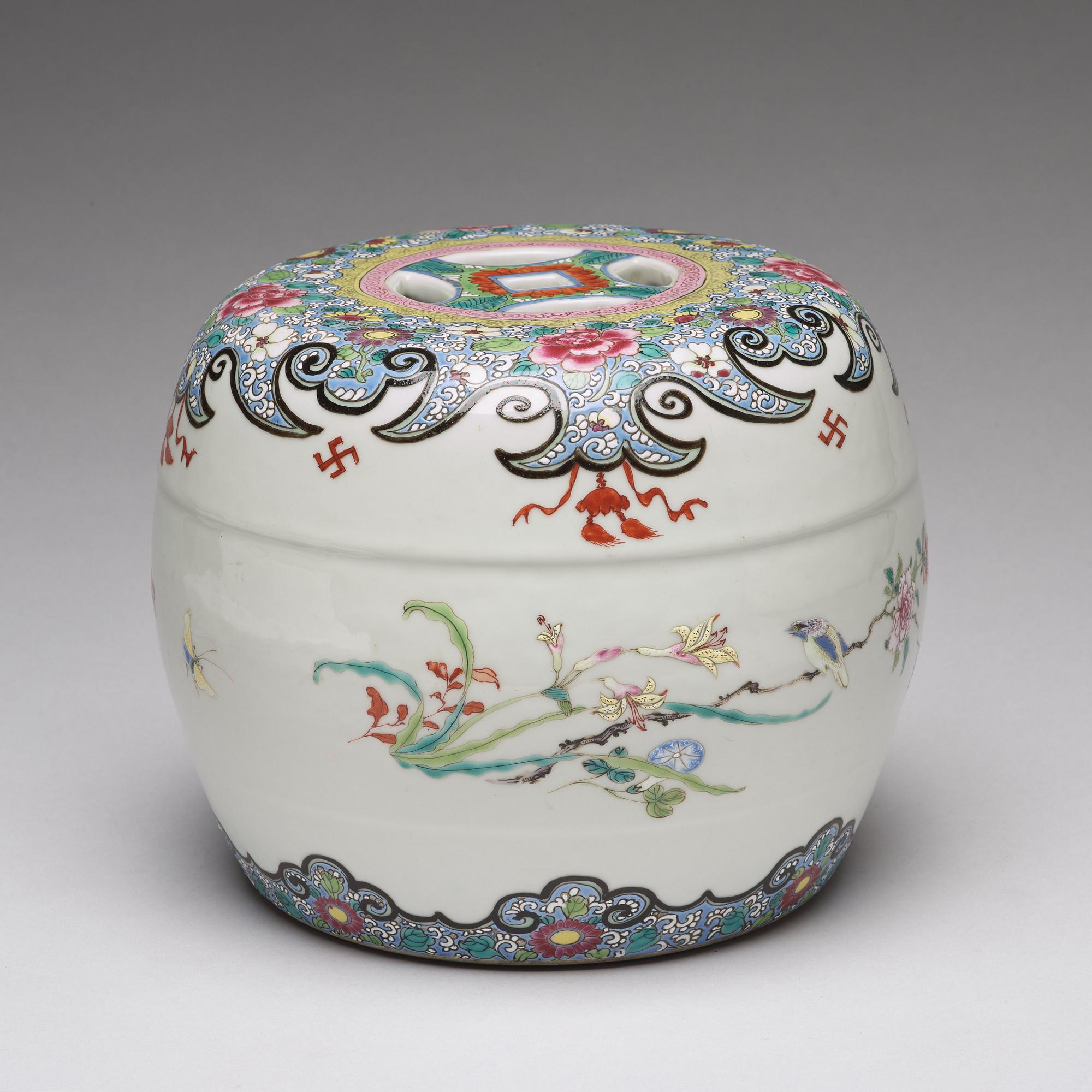 A small famille rose garden seat/stand, Qing dynasty, circa 1900.