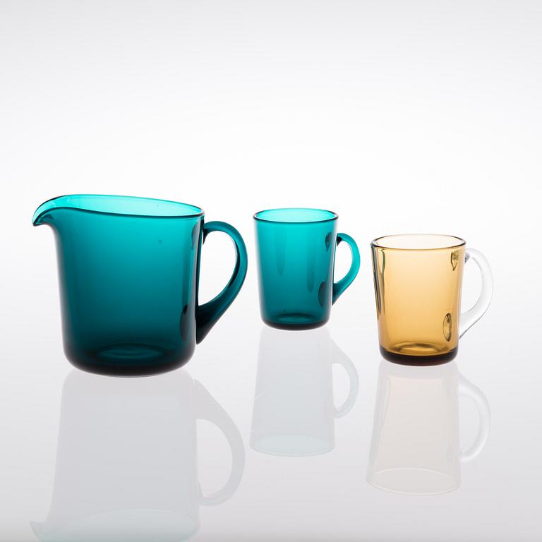 A set of 32 glasses and a pitcher in pressed glass, Nuutajärvi Finland.