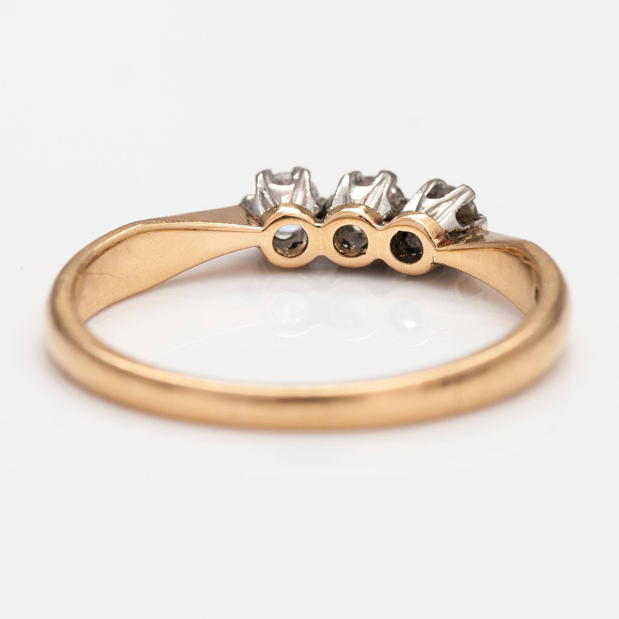 An 18K gold ring with diamonds ca. 0.24 ct in total. Westerback, Helsinki 1966.