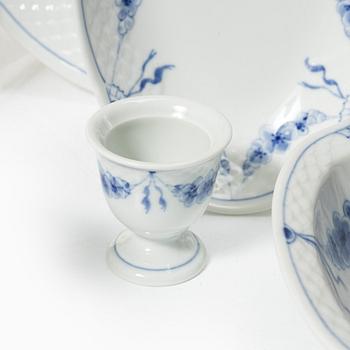 Bing & Grøndahl, "Empire", dining and coffee service, 89 pieces.