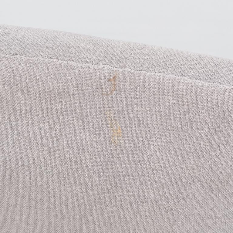 Arne Jacobsen, a "Swan" armchair, Fritz Hansen, Denmark, 2001.