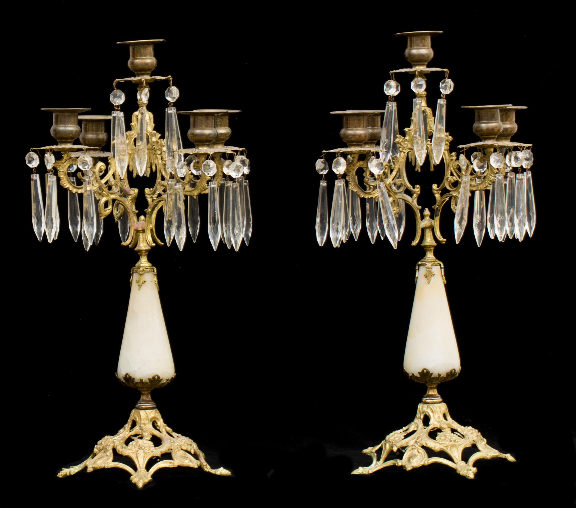 KANDELABRAR, ett par. Nyrokoko, 1800-talets slut.
