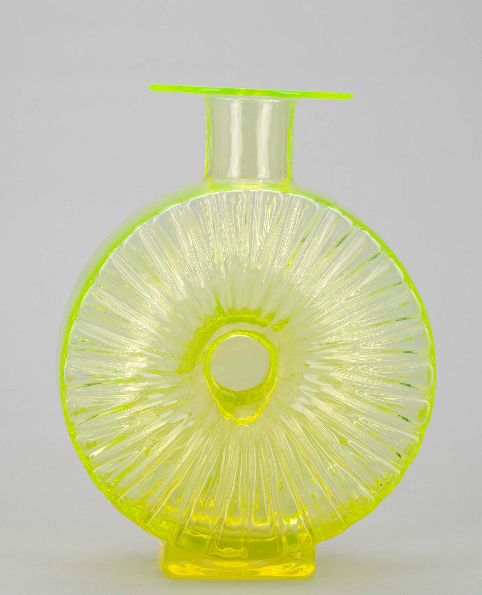 FLASKA, glas, "Solflaska" Helena Tynell, Riihimäen Lasi Oy, 1900-talets senare hälft.