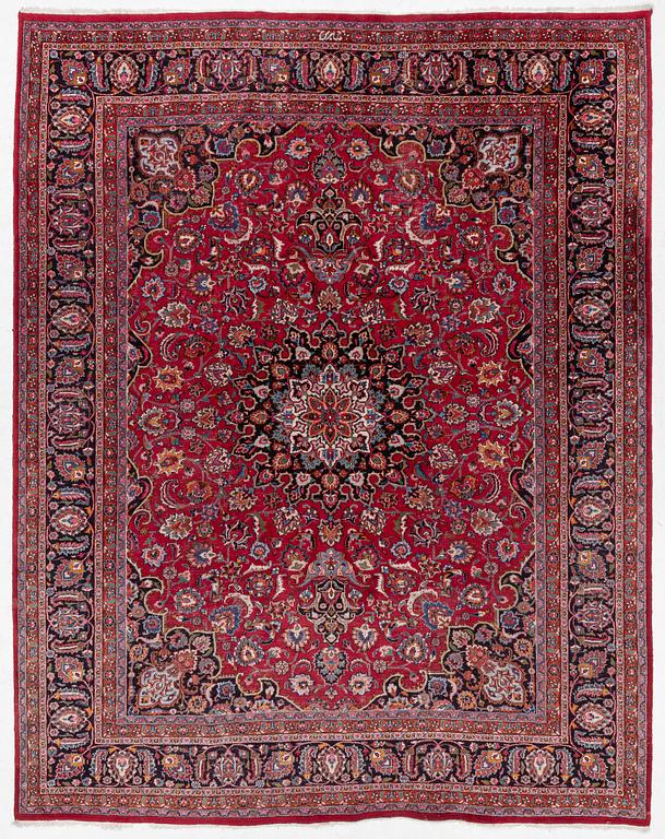 An Oriental carpet, approx. 380 x 304 cm.