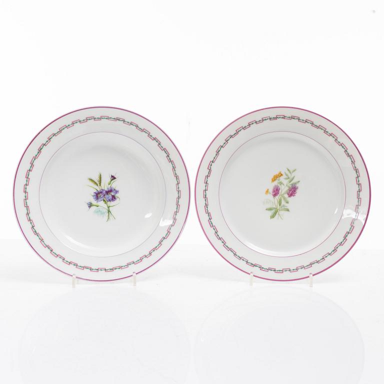 A 106-piece dinner service, circa 1900.