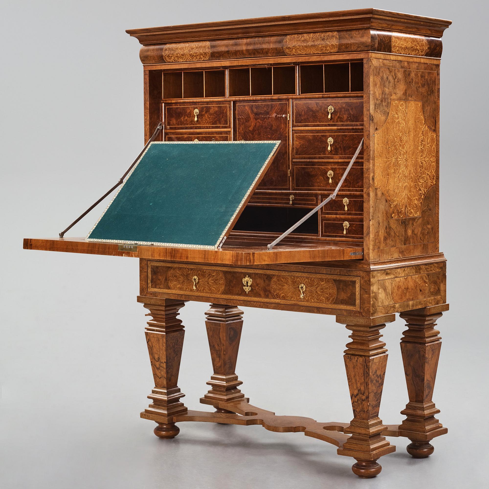 A English William and Mary (Baroque) secretaire.