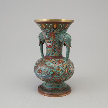 A cloisonné vase, Qingdynasty, 19th Century.