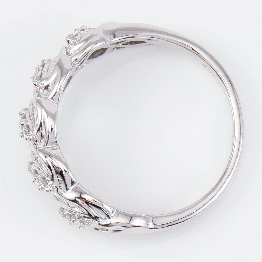 RING, 10K vitguld och olikslipade diamanter tot ca 0.38 ct.