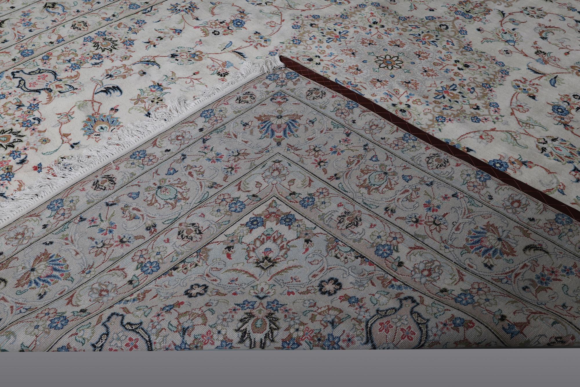 A CARPET, Kashan, signerad Kashan Frothan, ca 390 x 295 cm.